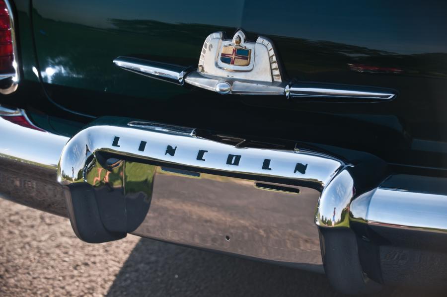  Lincoln Cosmopolitan Convertible 1951 года  (фото 21 из 39)